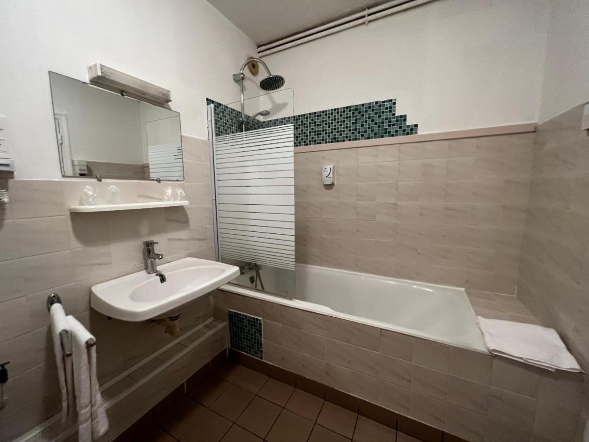 Hotel Les Montois Céaux Eksteriør bilde