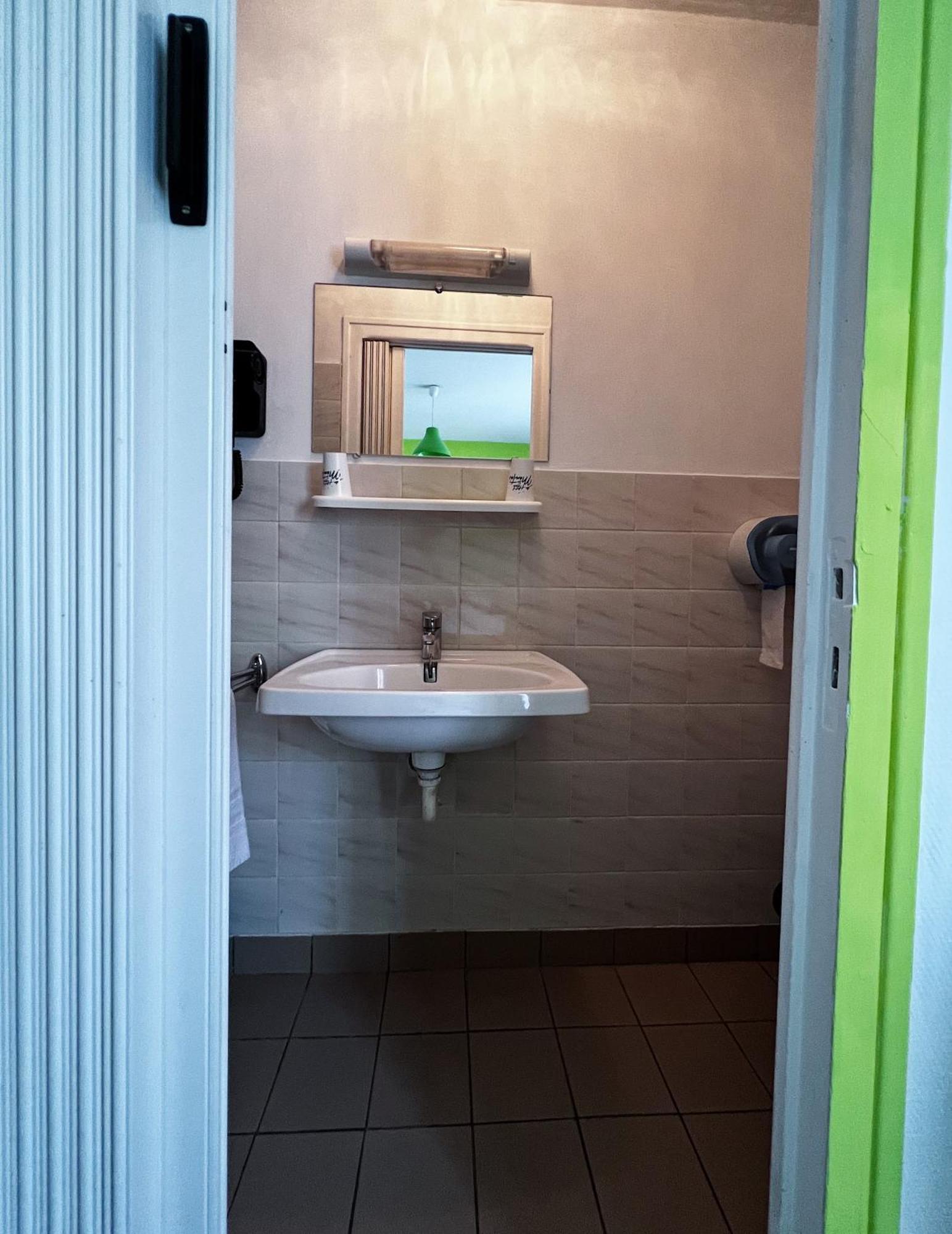 Hotel Les Montois Céaux Eksteriør bilde