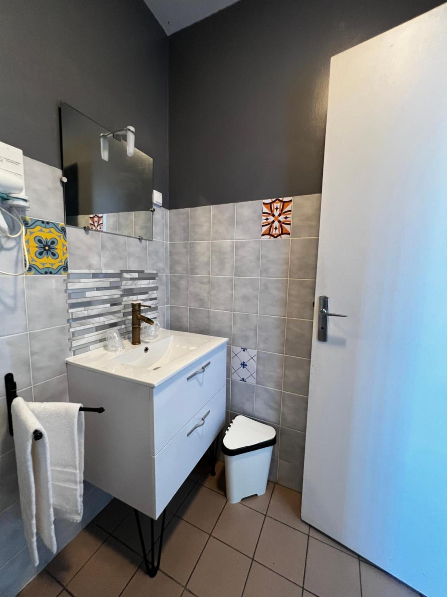 Hotel Les Montois Céaux Eksteriør bilde